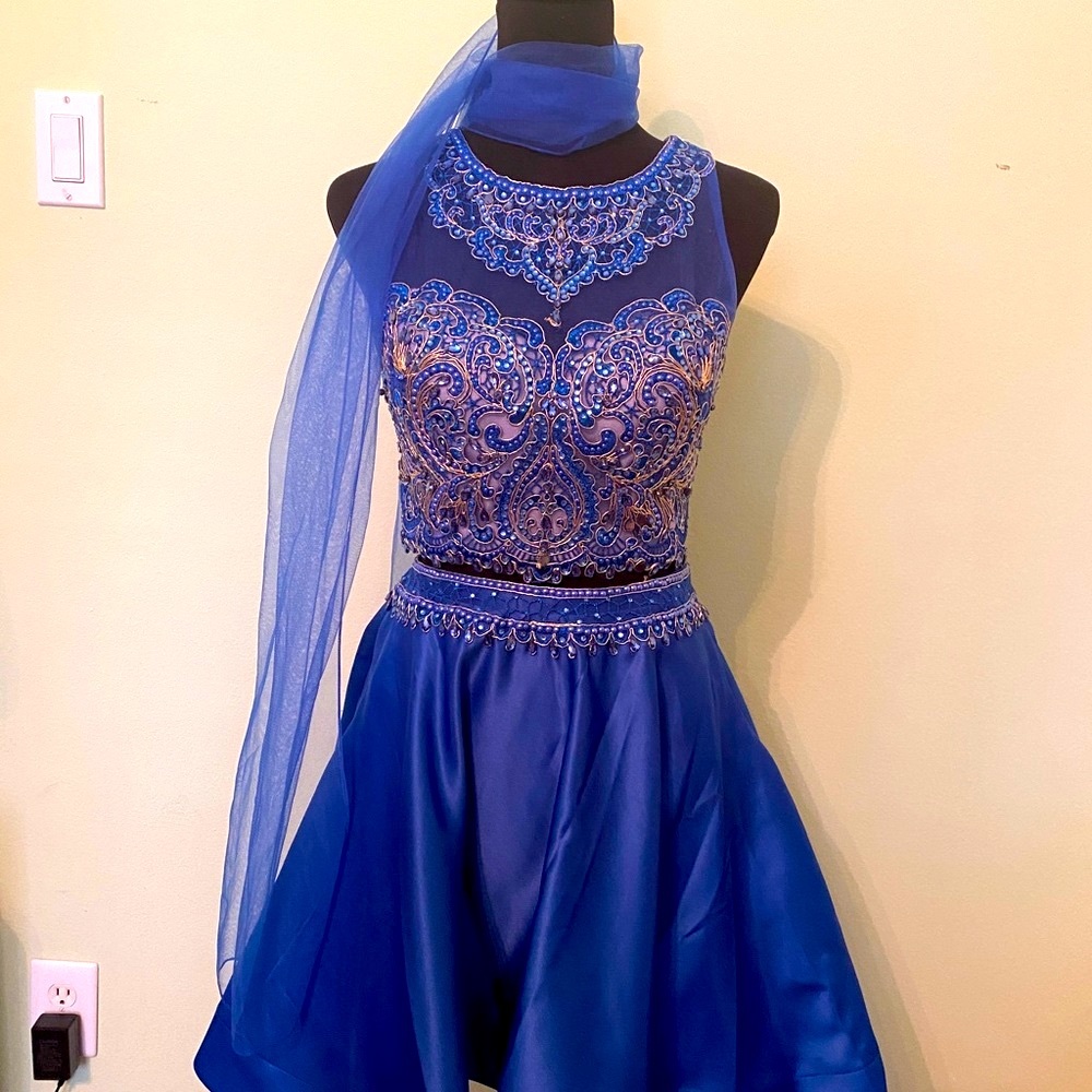 Coya collection Size:Small Two piece jeweled prom set w/scarf. Pockets!Worn once